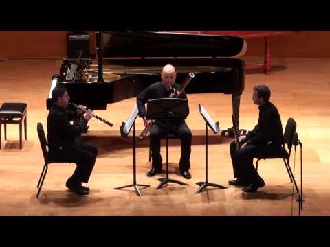 download lagu mp3 mp4 Francaix Divertissement, download lagu Francaix Divertissement gratis, unduh video klip Francaix Divertissement