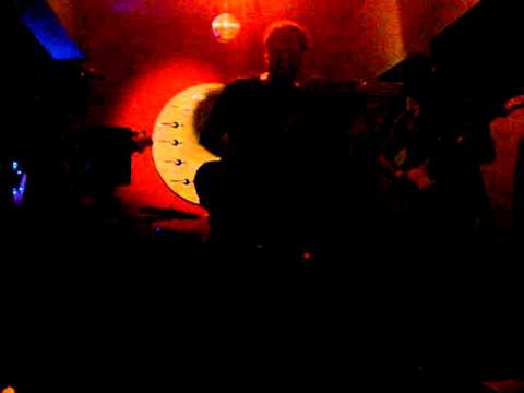 Crucificados R-Fumate una chala.MPG