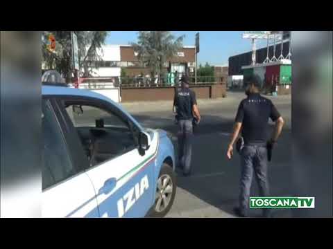 2019-08-02 PRATO - SI 'TUFFA' SU DUE AUTO DELLA POLIZIA E LE DANNEGGIA