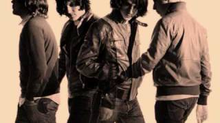 Arctic Monkeys - Don&#39;t Forget Who&#39;s Legs You&#39;re On