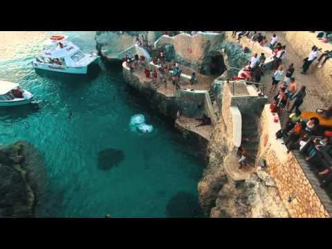 Rick's Cafe Cliff Jumping in Negril Jamaica
