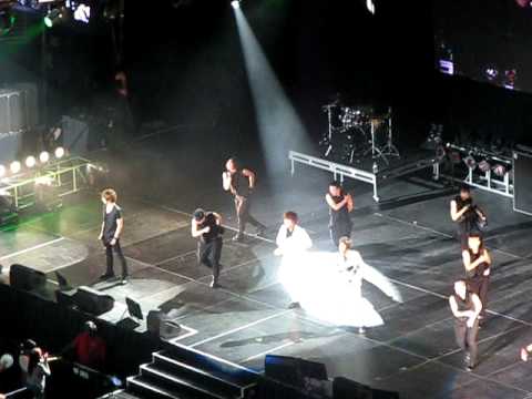 SMTown LA 2010 - HoMin + Onew & Yesung Mirotic (DBSK)