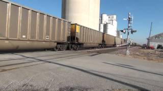 preview picture of video 'Westbound UP train of empty coal cars at Glidden, Iowa (2011-12-18 part 7)'