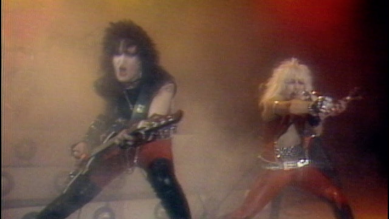 MÃ¶tley CrÃ¼e - Live Wire (Official Music Video) - YouTube