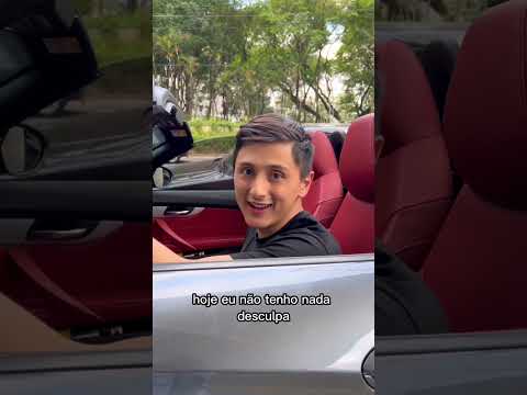 Milionário nega dinheiro pra fã dentro do seu carro conversível