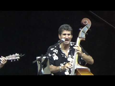 25   I Feel The Blues Moving In