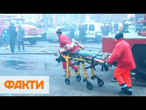 Люди прыгали из окон на припаркованные авто: пожар в Одессе