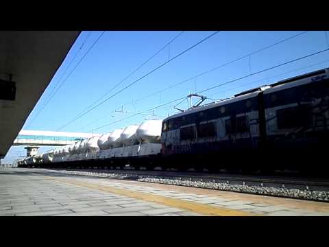 E655.445 + vuoti ex cemento da Piedimonte a Tarvisio Boscoverde, in transito a Roma Ostiense