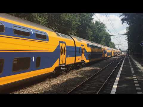 VIRMm 9469+9409 komen door station Rotterdam Noord!