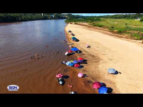Domingo dia 19 de Abril. Em Aragarças Goiás Calor a galera foi para Rio Araguaia