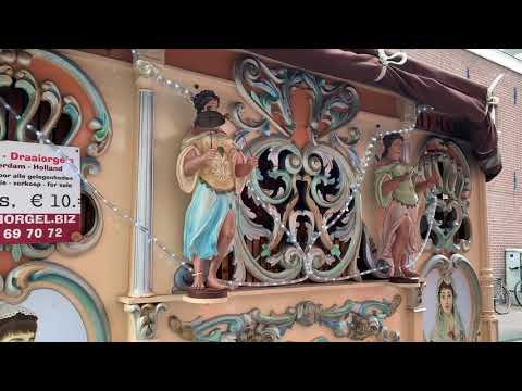 Amsterdam street organ "De Bandiet" plays 'Something Stupid'