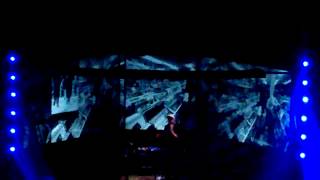 DJ Shadow - Midnight In a Perfect World (Hudson Mohawke Mix)