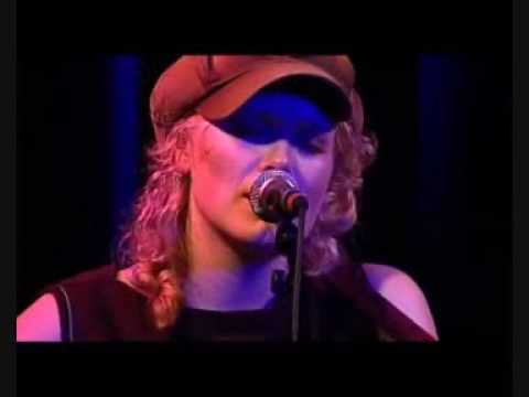 Videoclip de Drowning in Those Eyes (Live) — Ane Brun