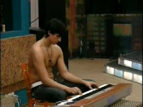 Dima Koldun playing Mozart