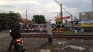 Download lagu Perlintasan 'kereta api' Losari Kidul cirebon Jawa Barat mp3 Download lagu Perlintasan 'kereta api' Losari Kidul cirebon Jawa Barat mp3