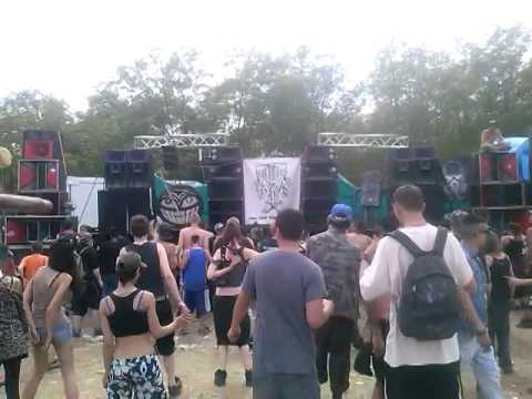 leo (funk rebels) live set @ massive invasion - 2325mag2k14 - part2