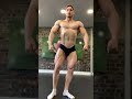 Pro bodybuilder Andrew Chappell: Posing practice
