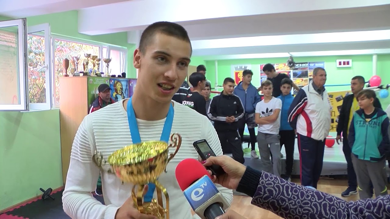 Шампионско посрещане на Емирджан Мехмед