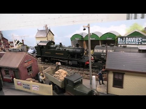 Stawell Mini Train Show 2025 in the Stawell Goodshed and GM class passing by