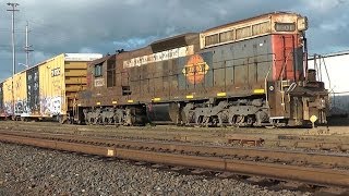 preview picture of video 'PNWR 1501 switching cars at Albany Oregon on 18 & 20-April-2011.'