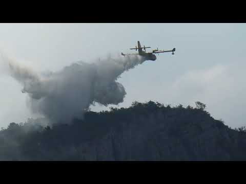 12.07.2022 Wasserflugzeug löscht Waldbrand in Nago-Torbole