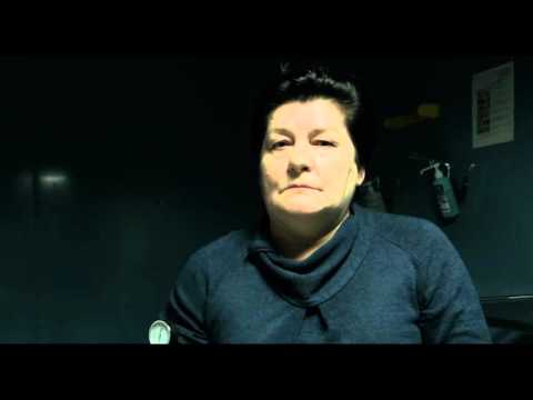 Анаңа қоңырау шал, ол күтіп отыр...