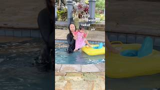 Download lagu Plunging a child into an adult pool!!! And they can swim instead??!! #dailylifevlog mp3