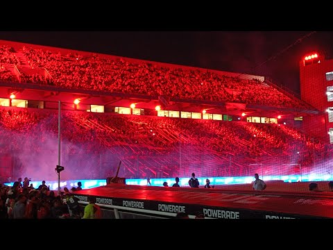 "La hinchada de Independiente en La Noche del Rey" Barra: La Barra del Rojo • Club: Independiente