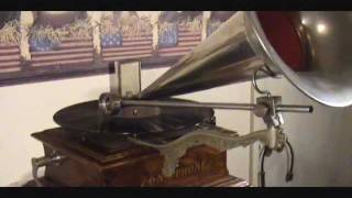 1902 Zonophone Concert Grand Phonograph Playing "Darktown Campmeetin' Experiences" On Victor 12"