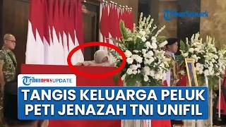Momen Keluarga Menangis dan Peluk Peti Jenazah 3 Prajurit TNI Gugur di Lebanon