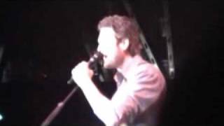 BLAKE SHELTON "Kiss My Country Ass" (LIVE)