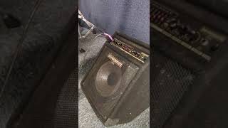 Video thumbnail for Testando amplificador Behringer BXL 1800 by Patrícia Papp