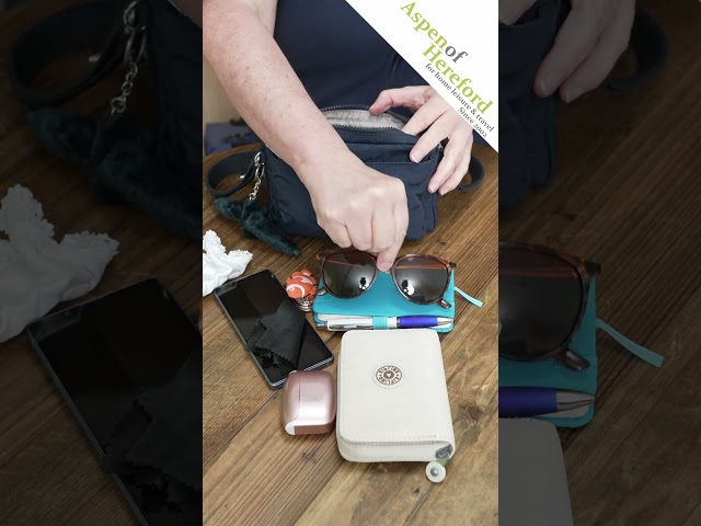 Vídeo relacionado con Kipling Abanu M Bandolera Mediana, Black Noir (Negro)