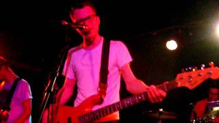 Tom Vek - C-C (You Set The Fire In Me) (live)
