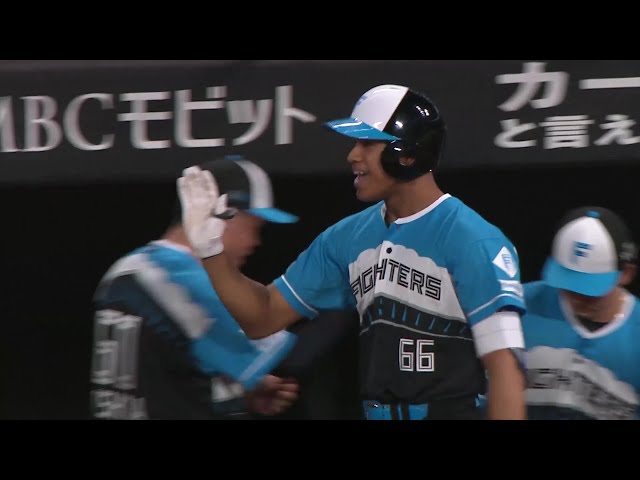 5回裏】初アーチから2打席連発!! ファイターズ・加藤豪将 ライト 5回裏】初アーチから2打席連発!! ファイターズ・加藤豪将 ライト