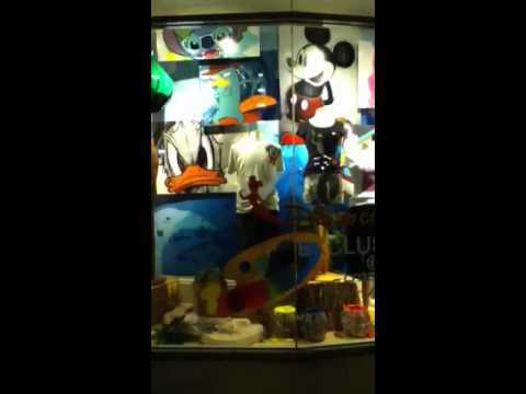 Disney em Crazy Shirts - Honolulu Modern