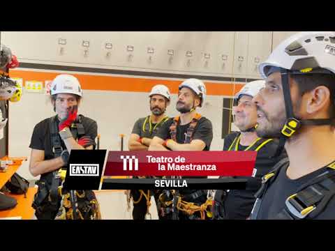 El equipo de técnicos del Teatro de la Maestranza de Sevilla se forman con EASTAV.