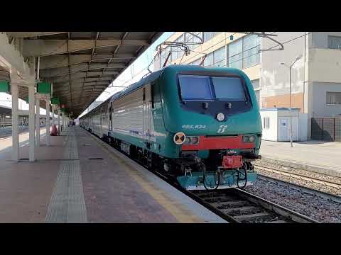 Venezia Mestre: R 17055 train (Portogruaro-Caorle - Venezia Santa Lucia). Locomotive nr. 464.634