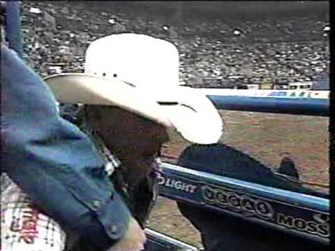 Kelly Armstrong Vs. Scream Machine 2002