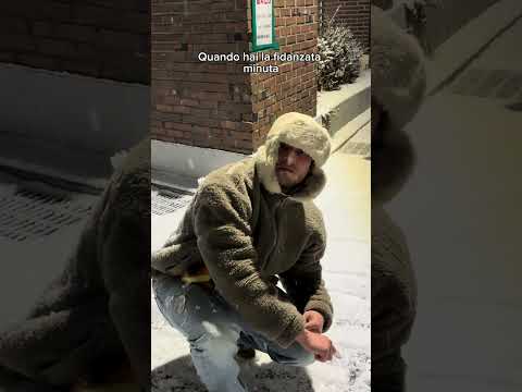 Ma come si fa..🥹 #relazioni #ironia #comedy #vitadicoppia #ragazza #neve #winter
