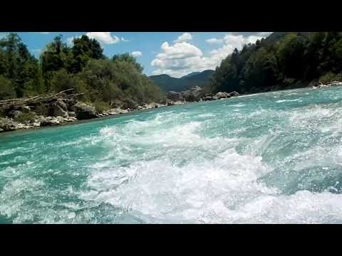 Auf der Soça mit dem Tube von Kobarid zum Campingplatz Gabrje