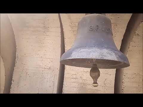 Камбаните от монумента знаме на мира