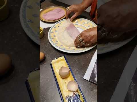 feuille de brick à l'œuf, jambon et persil.