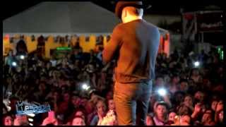 Me Duele, Me Enamore y Mirando Al Cielo - Roberto Tapia Acompañado De Banda La Llegadora