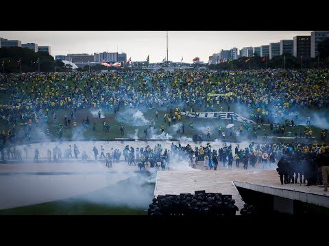 Bolsonaristas invadem Brasília: o filme do ataque ao Congresso do Brasil