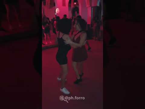 Géssica Barreto & Mari Brasil - Forró Roots - Dança