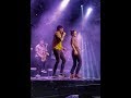 Escriurem Miki Núñez llora al cantar con Izaro en directo en Bilbao
