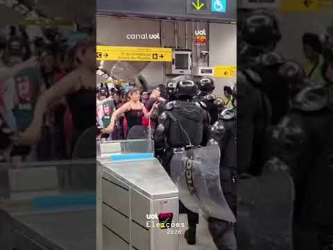 Apoiadores de Lula lotam estações do metrô a caminho de ato na av. Paulista