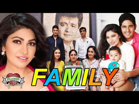 Tulsi Kumar Family With Parents, Husband, Son, Brother & Sister