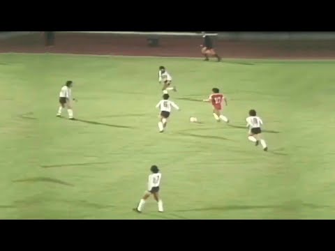 La magia de Maradona a los 19 años en un partido amistoso (1980)